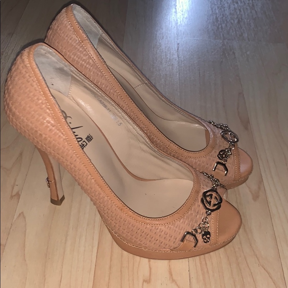 Shoes - Picture 2 of 7